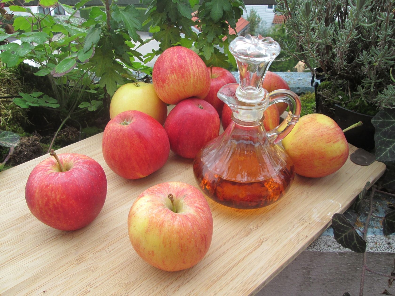 Por qué es bueno tomar vinagre de manzana en ayunas y diariamente